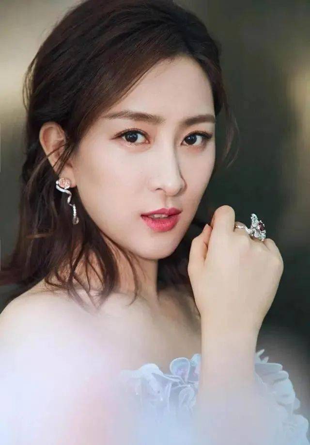 娱乐圈的15位80后女星,个个美若天仙,你最喜欢谁?_观众_柳岩_杨蓉