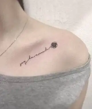 款款经典的精致小型女生锁骨纹身作品48