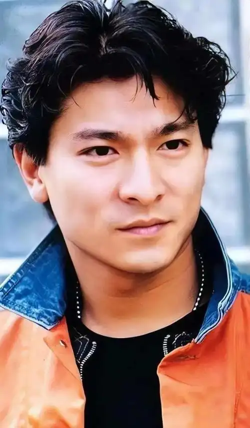 刘德华:全亚洲风靡女性的白马王子,年轻时的颜值巅峰,太帅了