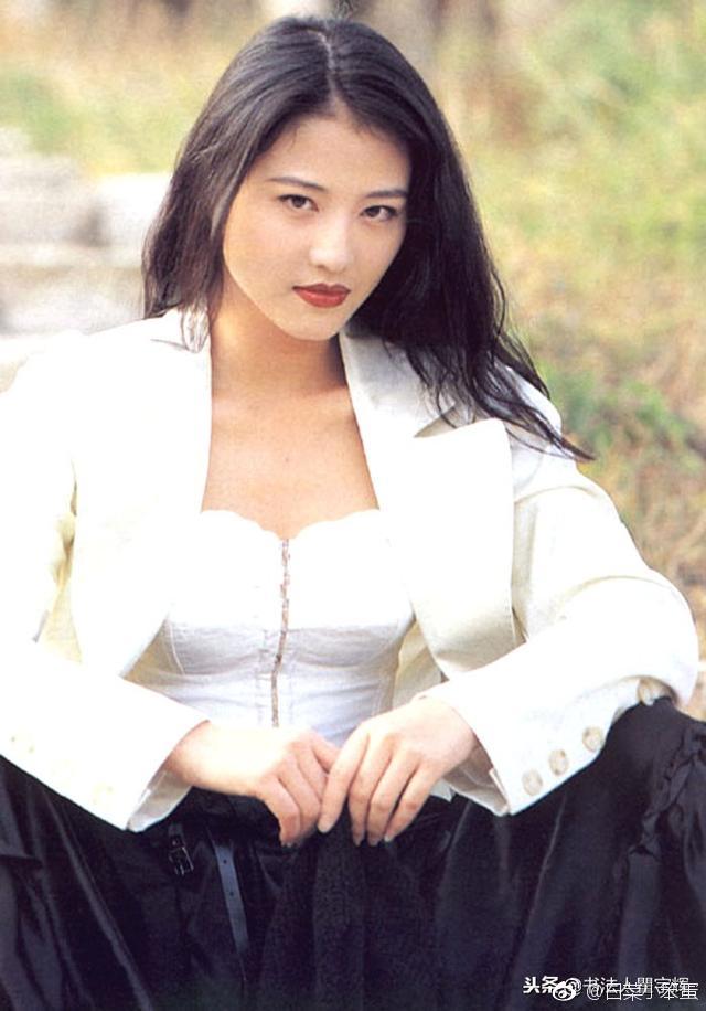 周海媚12张年轻时的老照片举手投足之间尽显十足的女人味