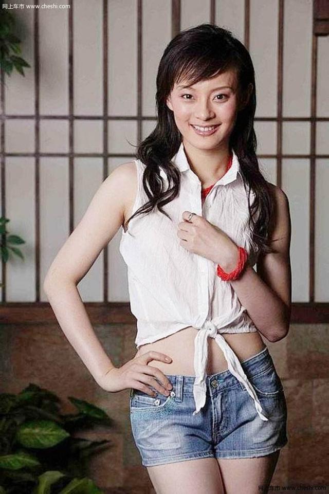 19岁出道,刚出道就演女主爆红,现与老公都是一线年收入上亿