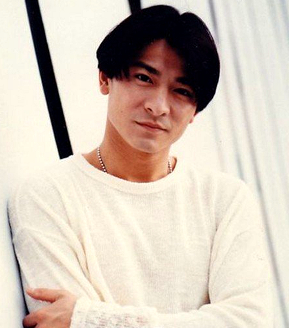 (刘德华的帅照中,混入了一张替身的帅照,眼尖的你多久找到的?