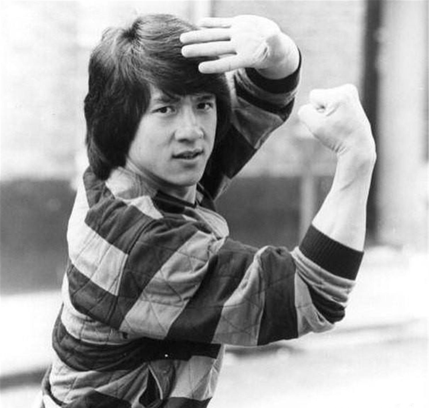 1999年,林凤娇致电成龙后,大哥放弃分手念头还奉上一半家产_陈港_邓丽