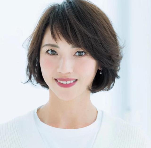 45岁过后的女人,尽量不要留长发,今年最好看的短发,时髦减龄