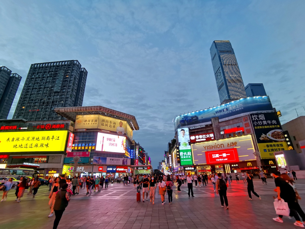 长沙黄兴南路步行商业街值得一去很热闹哦