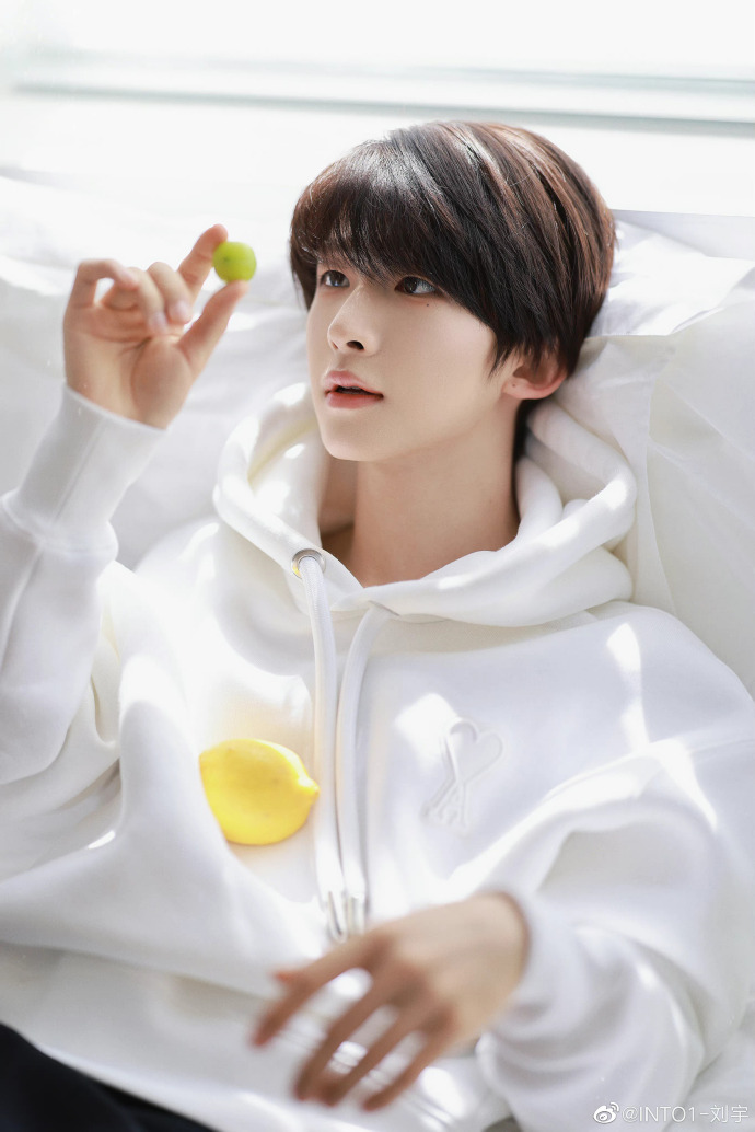 into1称音乐由节目团队统一处理版权#针对into1成员刘宇参加节目表演