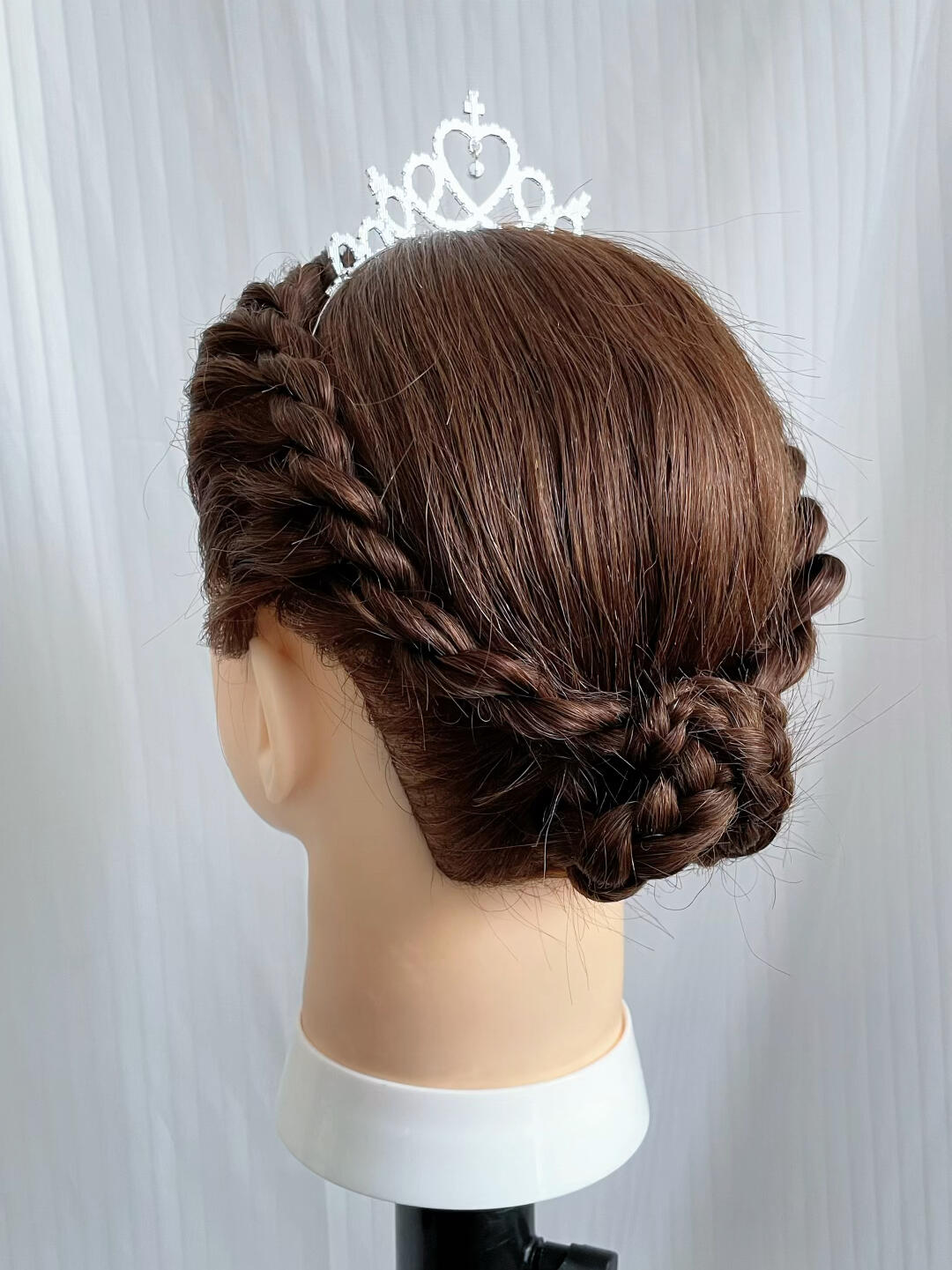 过生日,穿礼服都很搭,各种类型的皇冠95都搭配#儿童编发  #发型分享