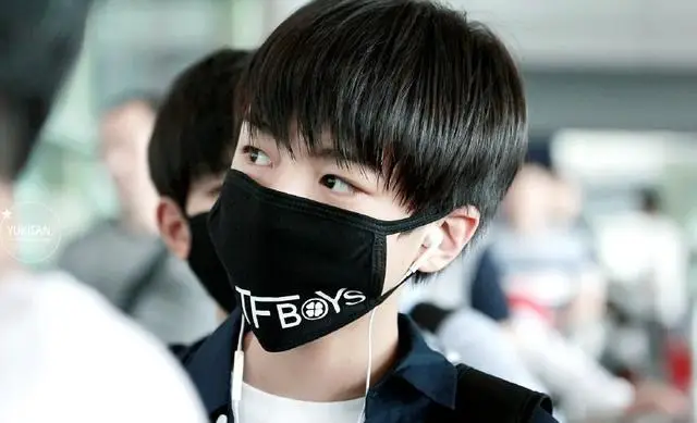 6个王俊凯中,有1个易烊千玺,据说四叶草都很难找出!_少年_黑色_奔头