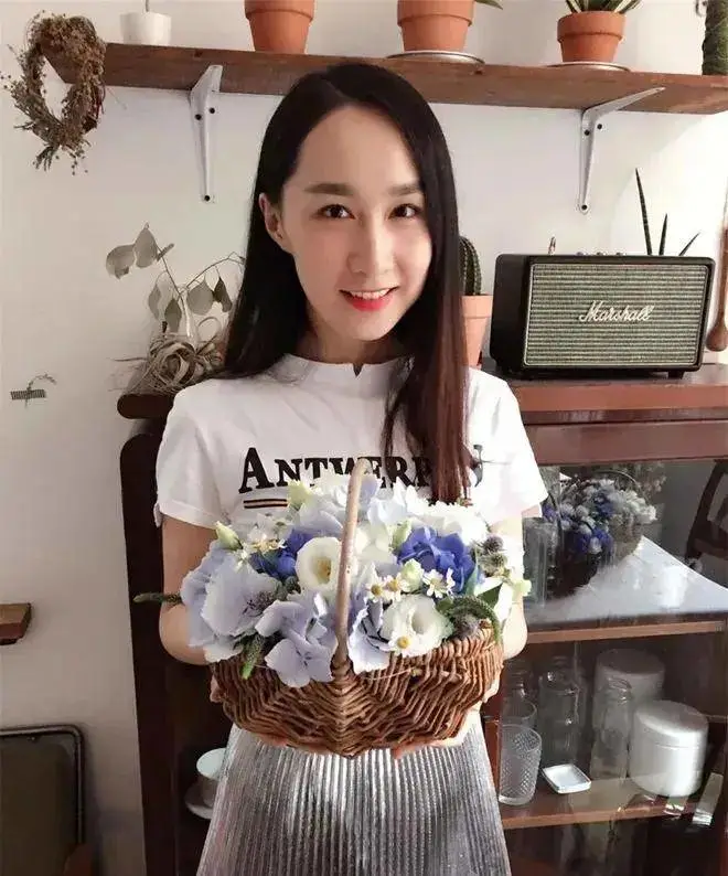 雷佳音妻子被扒,看完照片后,网友:竟是我们的童年女神