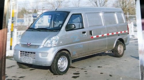 五菱荣光加长版厢式货车