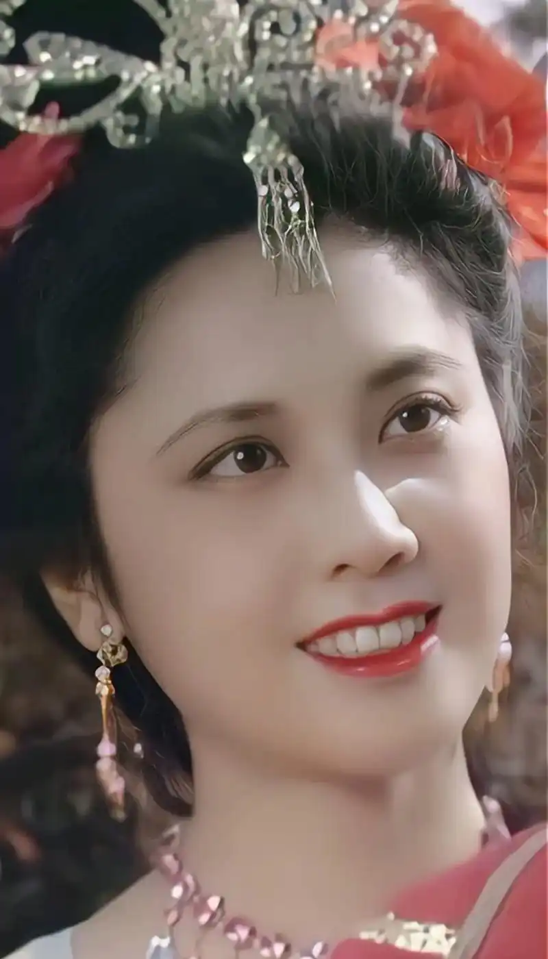 朱琳生活,影视,穿上军装依然那么美.#美出高级感 #自然美才 - 抖音