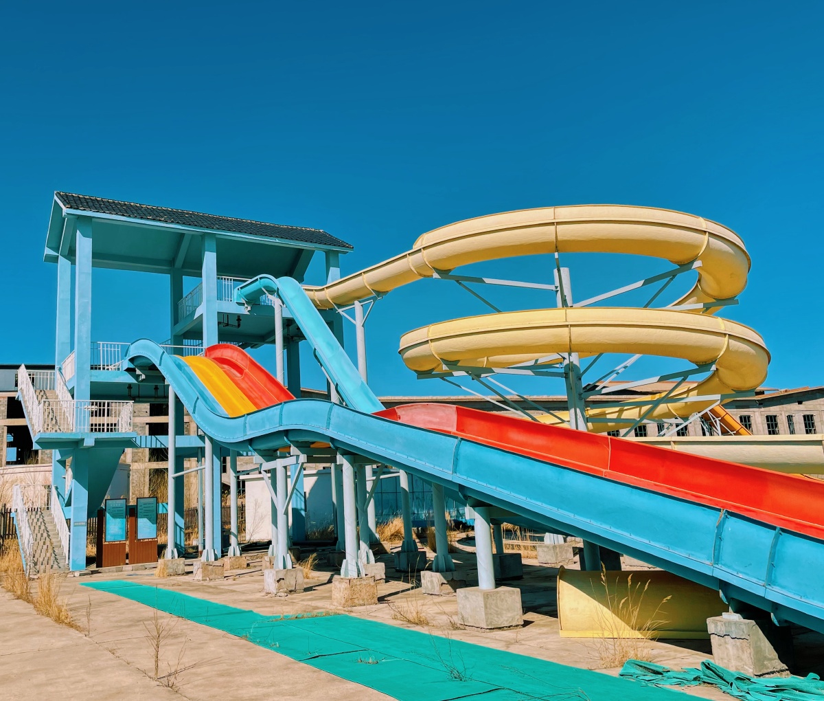 废弃的水上乐园生态园度假酒店和饭店