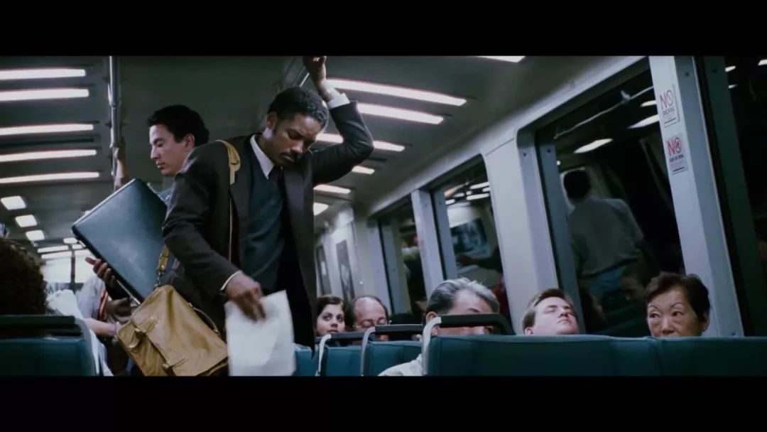 《当幸福来敲门》这是一部非常感人且励志的电影.