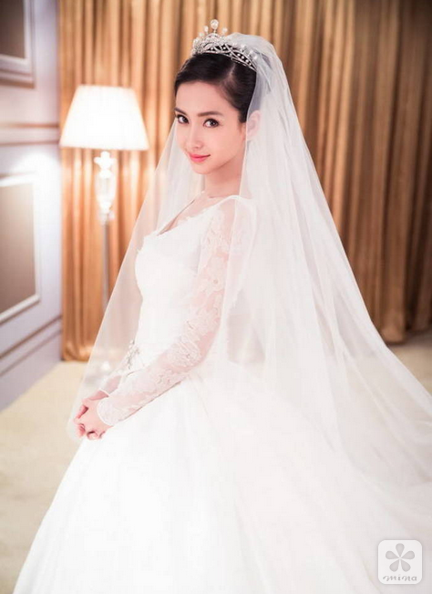 杨幂 angelababy 昆凌 蓝色的婚纱更能衬托出昆凌温暖清甜的气质