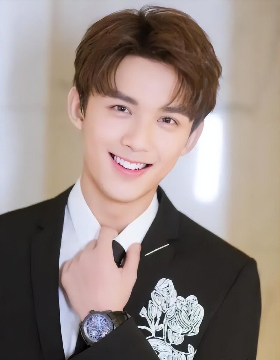 当红塌鼻子的男明星,来看看有没有你喜欢的那位_歌曲_吴磊_鼻梁