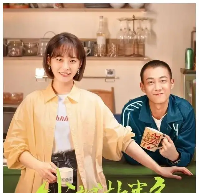 在她的娱乐圈生涯中,张佳宁只被拍到过一段绯闻恋情,那就是她与叶祖新