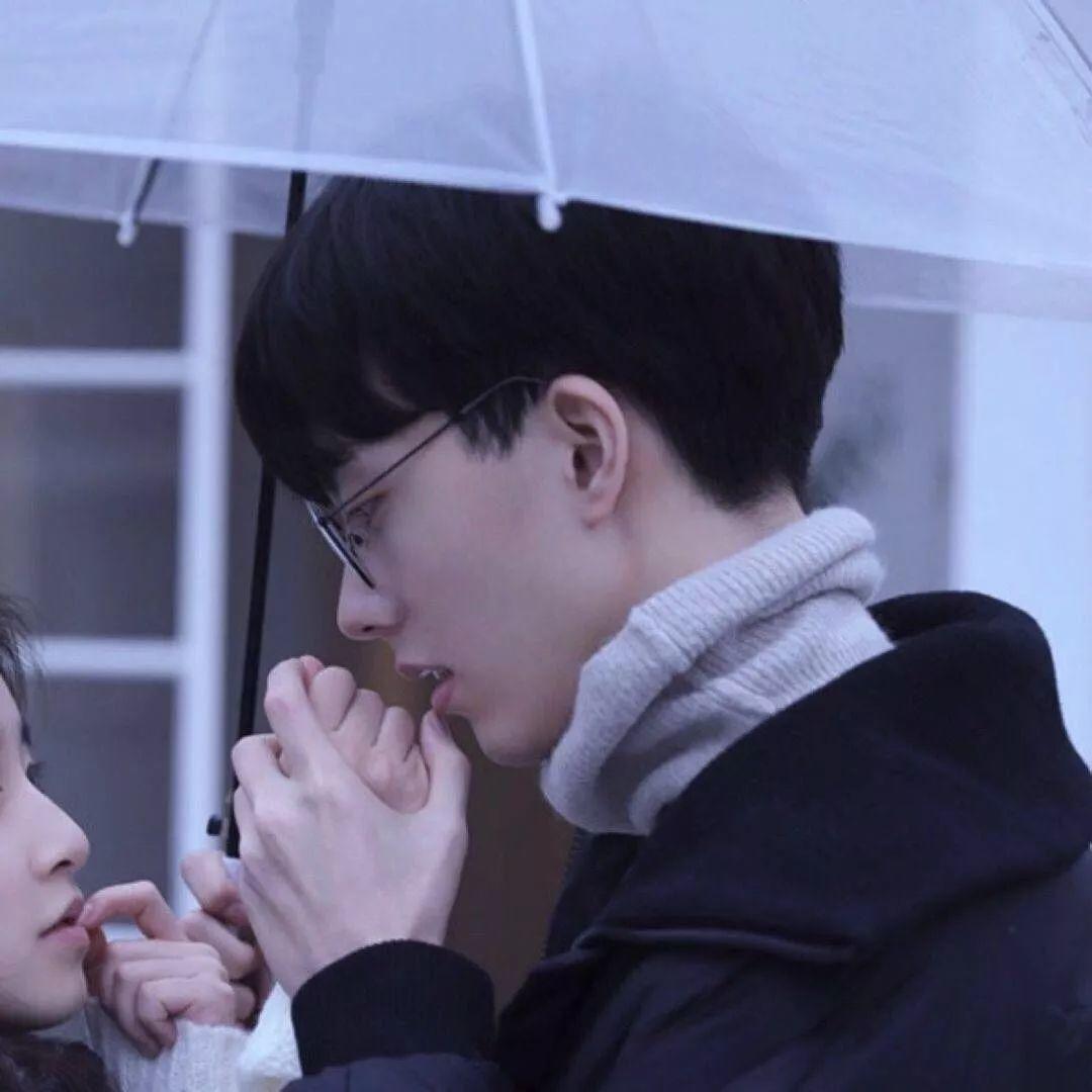 2020抖音最火的情侣头像一人一半情侣专用