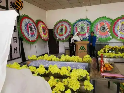 老妈9-26早晨在家中睡觉时驾鹤西去的,走的安然安静,28日入土为安.