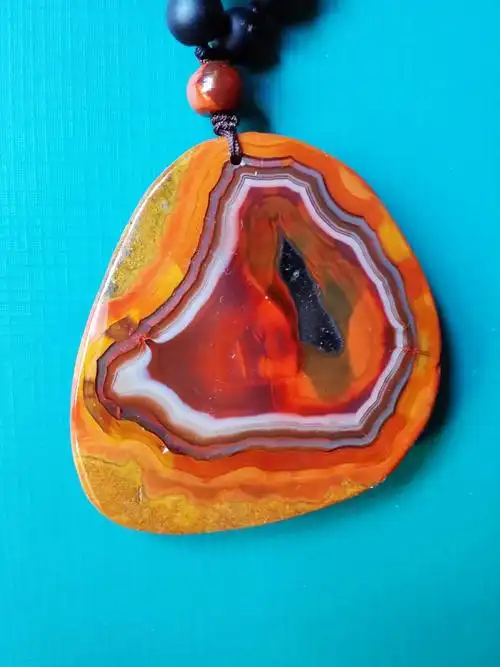 战国红玛瑙的图案之美