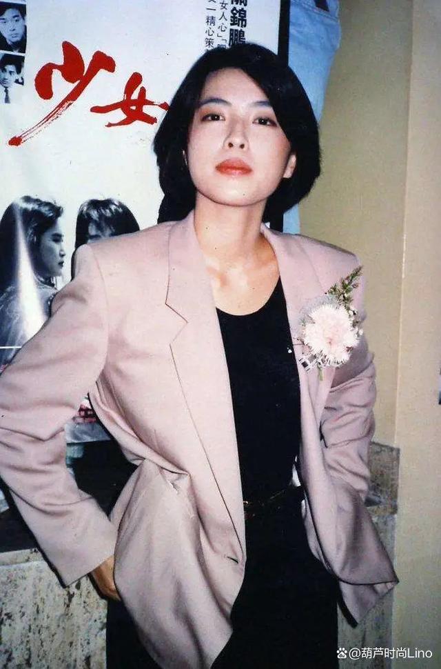 张学友"藏"20年的老婆,原来是我们熟悉的她,身材俱佳穿搭超前