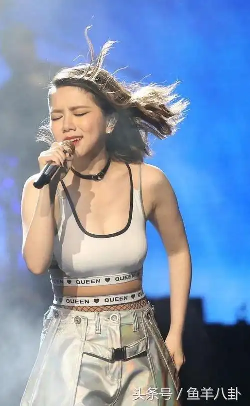 邓紫棋演唱会身材傲人,尽情嘶吼现麒麟臂,网友:差点认不出