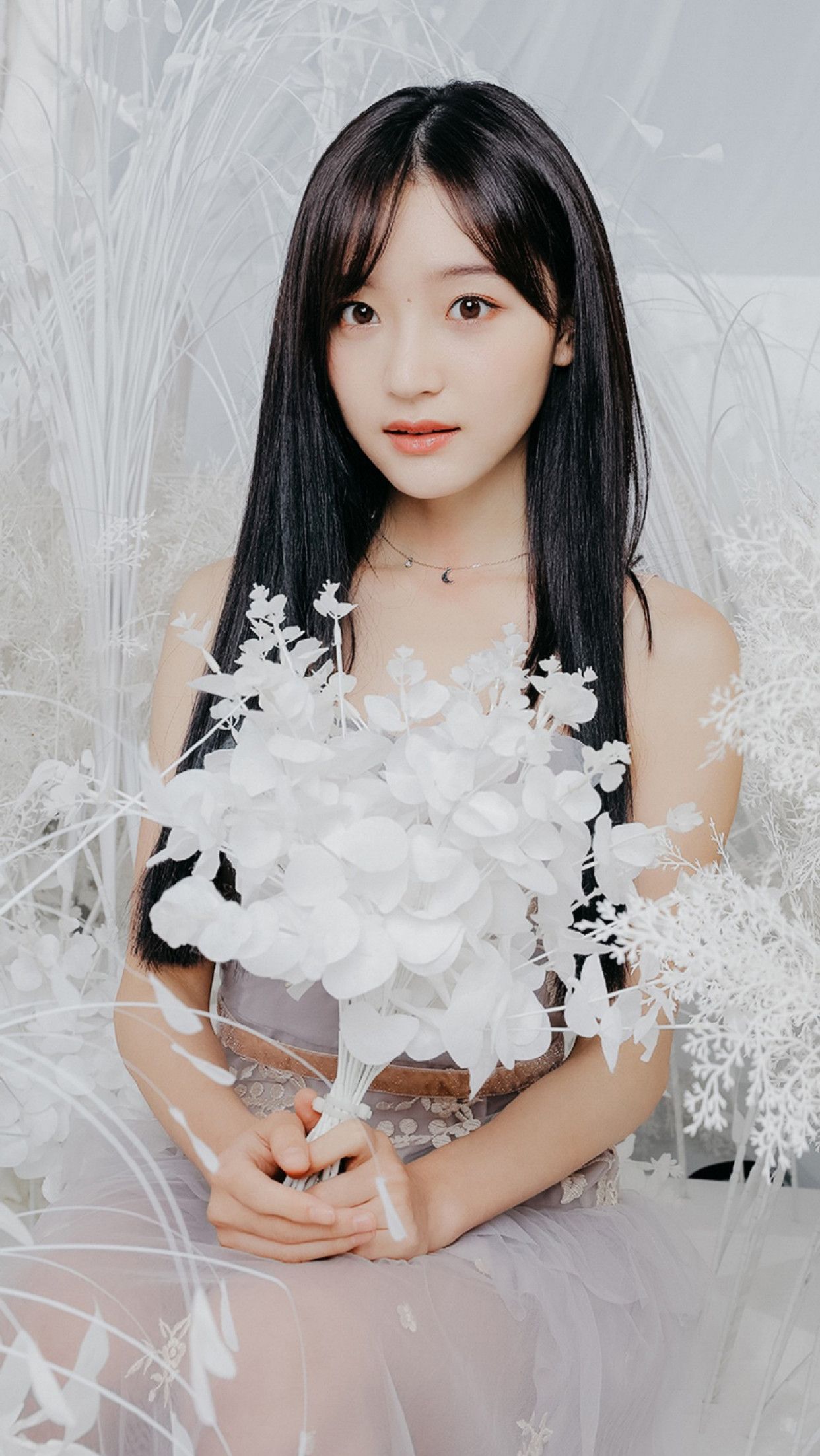 图一是偶像团体gnz48成员谢蕾蕾