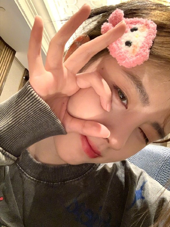 鞠婧祎wink自拍照