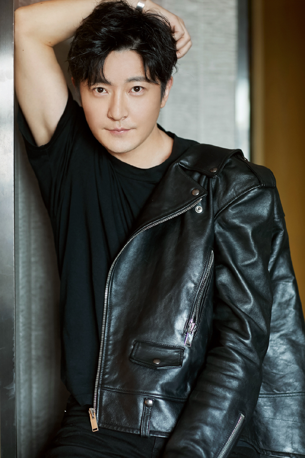郭京飞夹克风沉稳帅气写真19