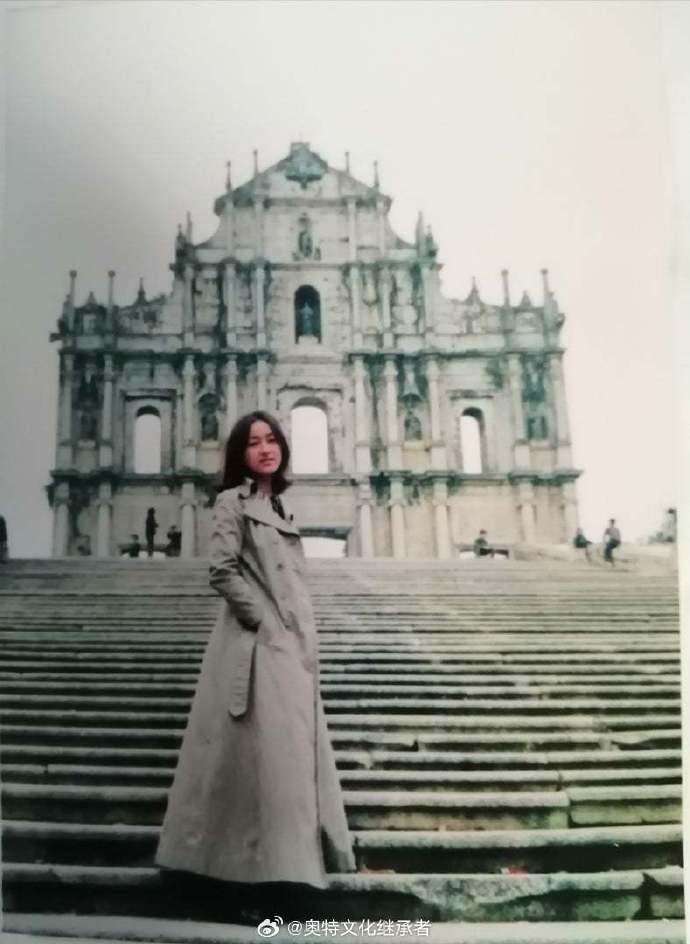 奥特曼艺人的日常#星光子分享51年前在澳门的照片回国后第二天就是