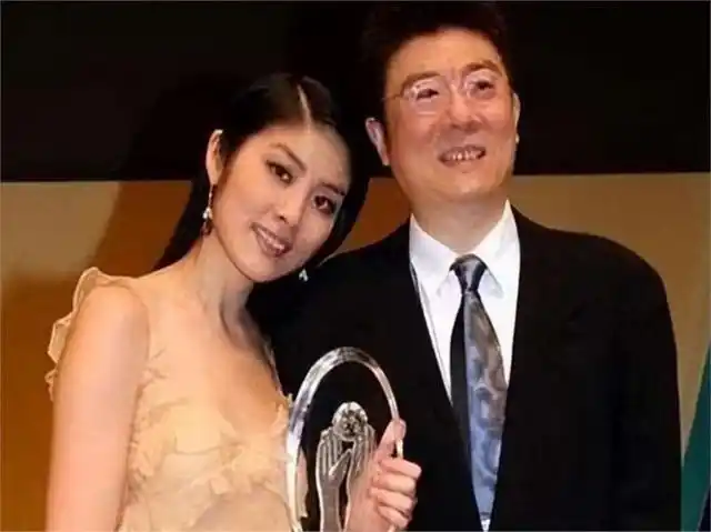 五十多岁的陈慧琳参加活动,皮肤q弹紧致,还是那么漂亮!