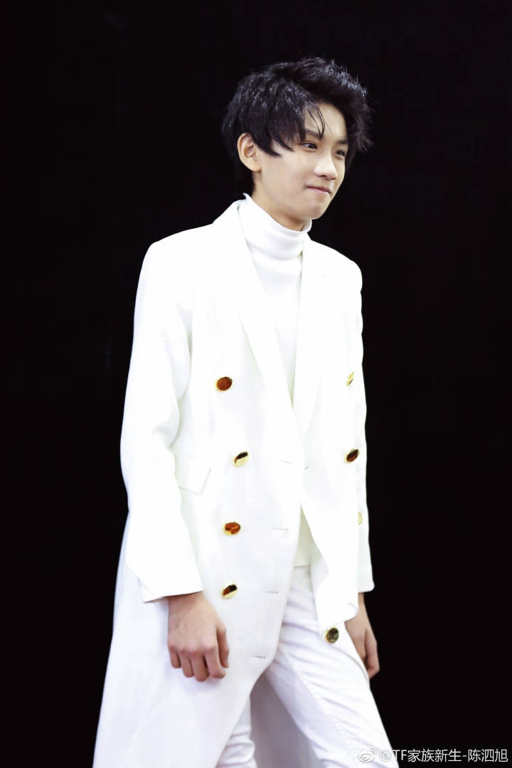 陈泗旭一个灵气的少年 嗓音有着-人间