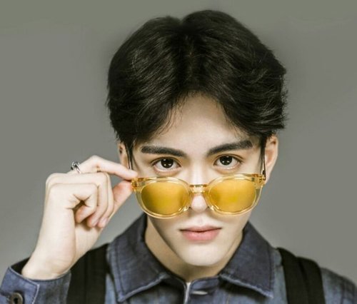 复古的男生中分发型男生帅气阳光的中分发型