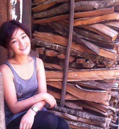 歌手降央卓玛:因丈夫长相出众主动追求,婚后生3胎,现状如何?