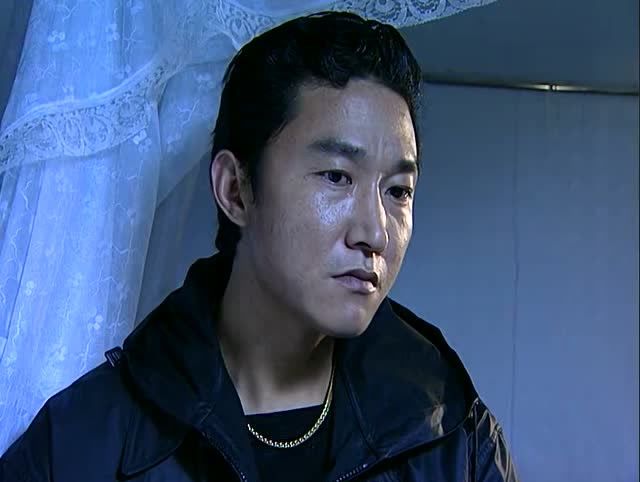 插翅难逃-张世豪看着黑老大犯心脏病死去,自己陷入了沉思!