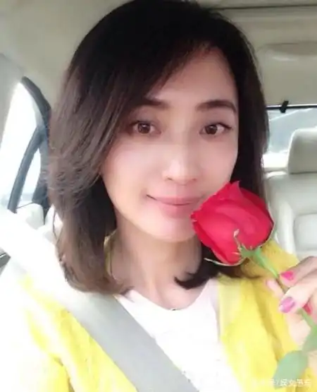 黄建萍患上了癌症,虽然为了老公和自己还未走完的幸福和病魔作斗争