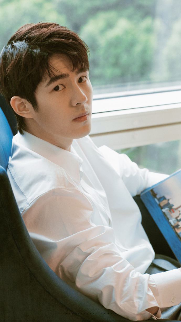 刘昊然白衬衫氛围感大片