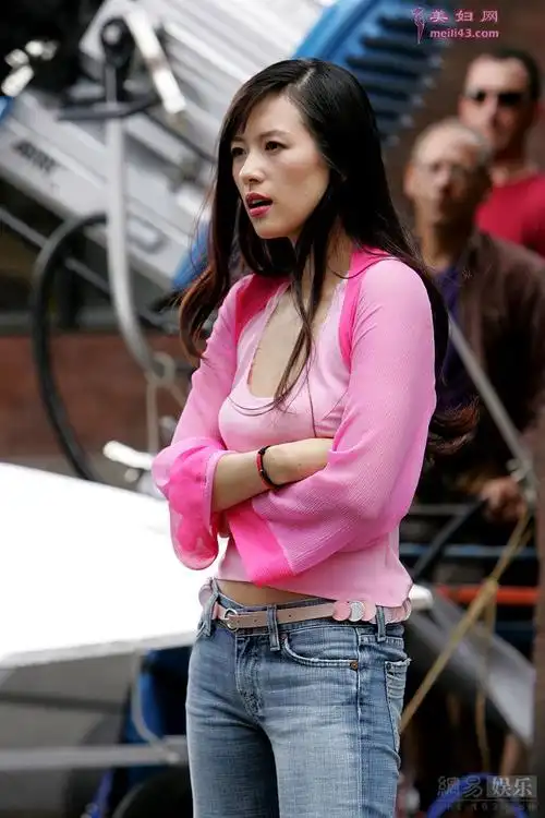 章子怡15年前旧照曝光纽约拍戏靓丽迷人