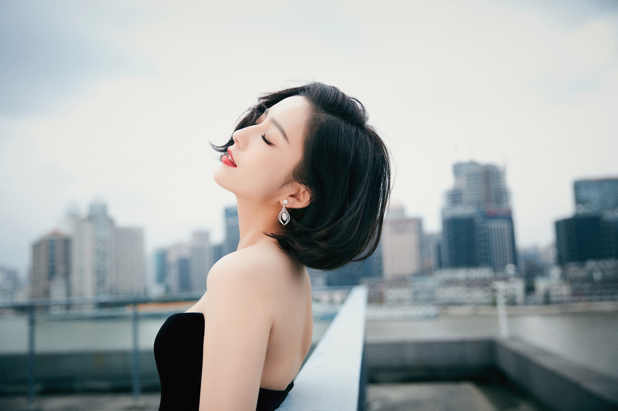 佟丽娅温柔大方侧颜也好美真让人喜欢