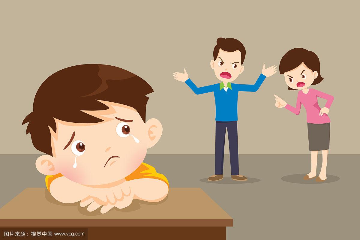 伤心的孩子跟生气的爸爸妈妈吵架