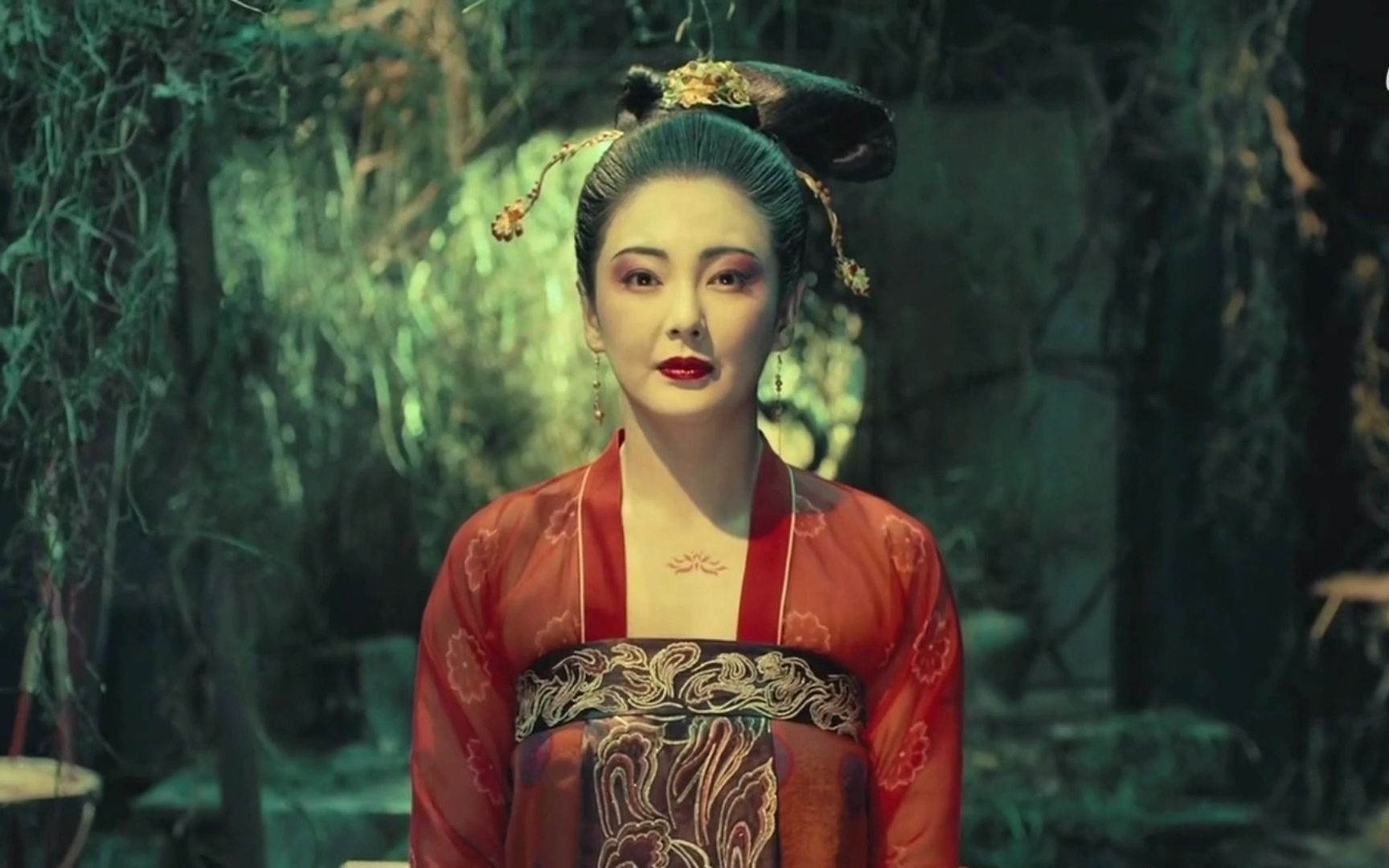 妖猫传:一夜之间陈家就变成了荒宅,张雨绮这坐姿也太霸气了 (1)