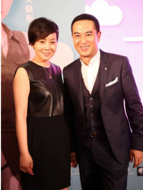 闫妮与小男友王玮姐弟恋曝光 地下恋情浮出水面