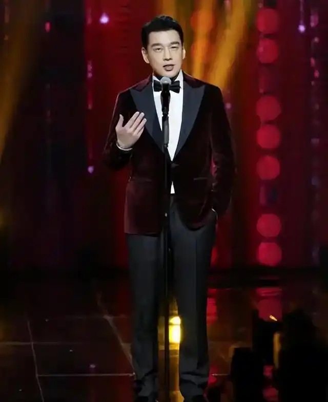 娶房东做老婆22年零绯闻如今靠骚浪贱爆红王耀庆真上头