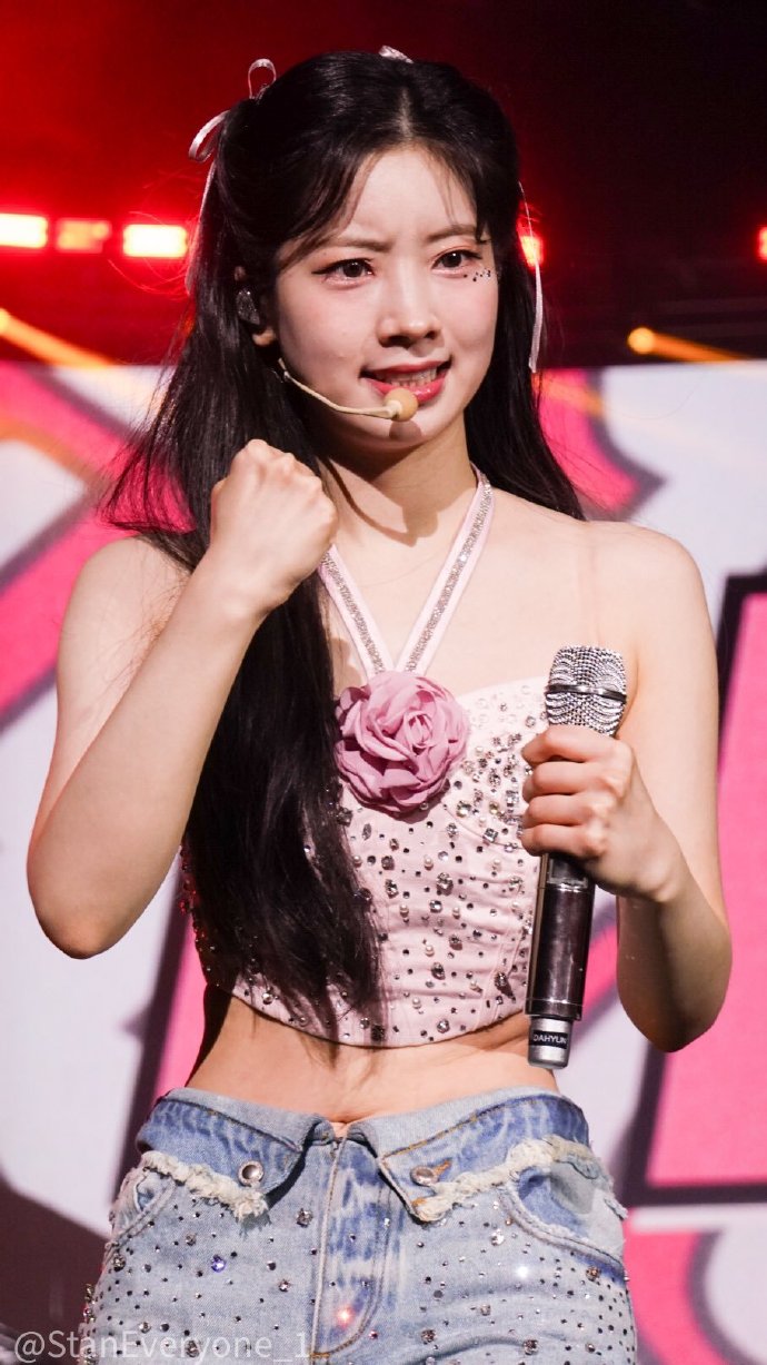 金多贤超话07#镜头精灵金多贤#230710 twice 5th world tour ready