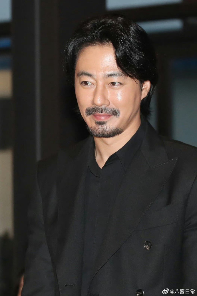 赵寅成留胡子了(想起蒋勤勤以前说陈建斌年轻的时候像赵寅成#赵寅成