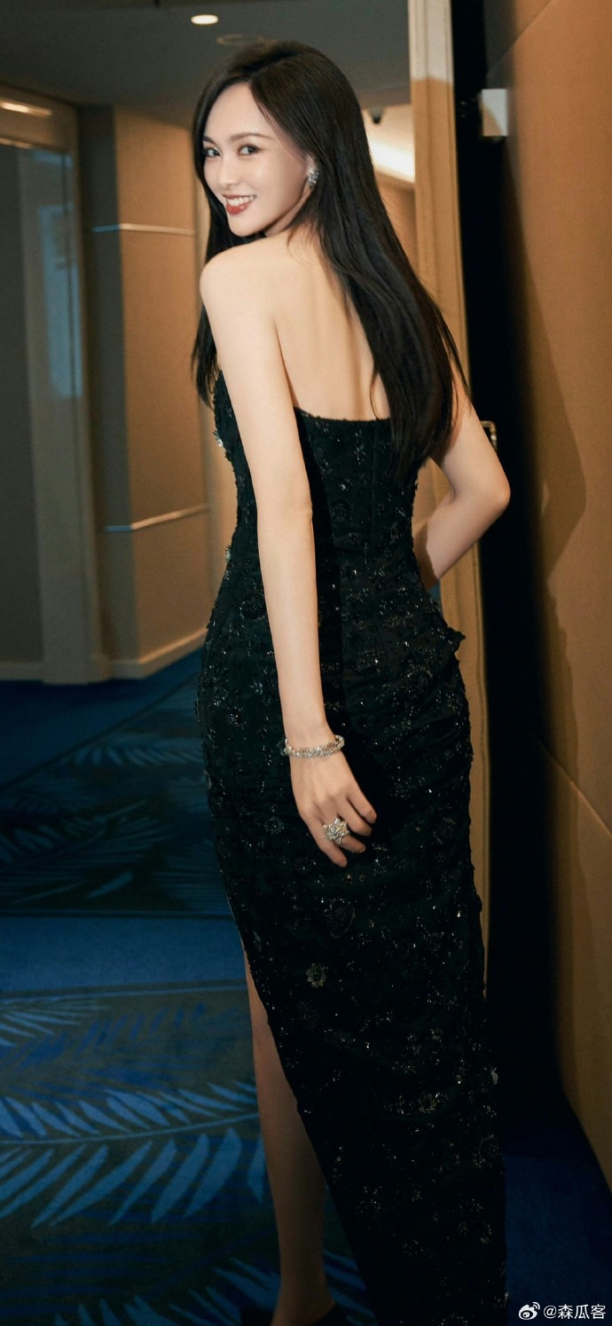 唐嫣#  唐嫣1983年12月6日出生于上海市黄浦区,中国内地影视女演员