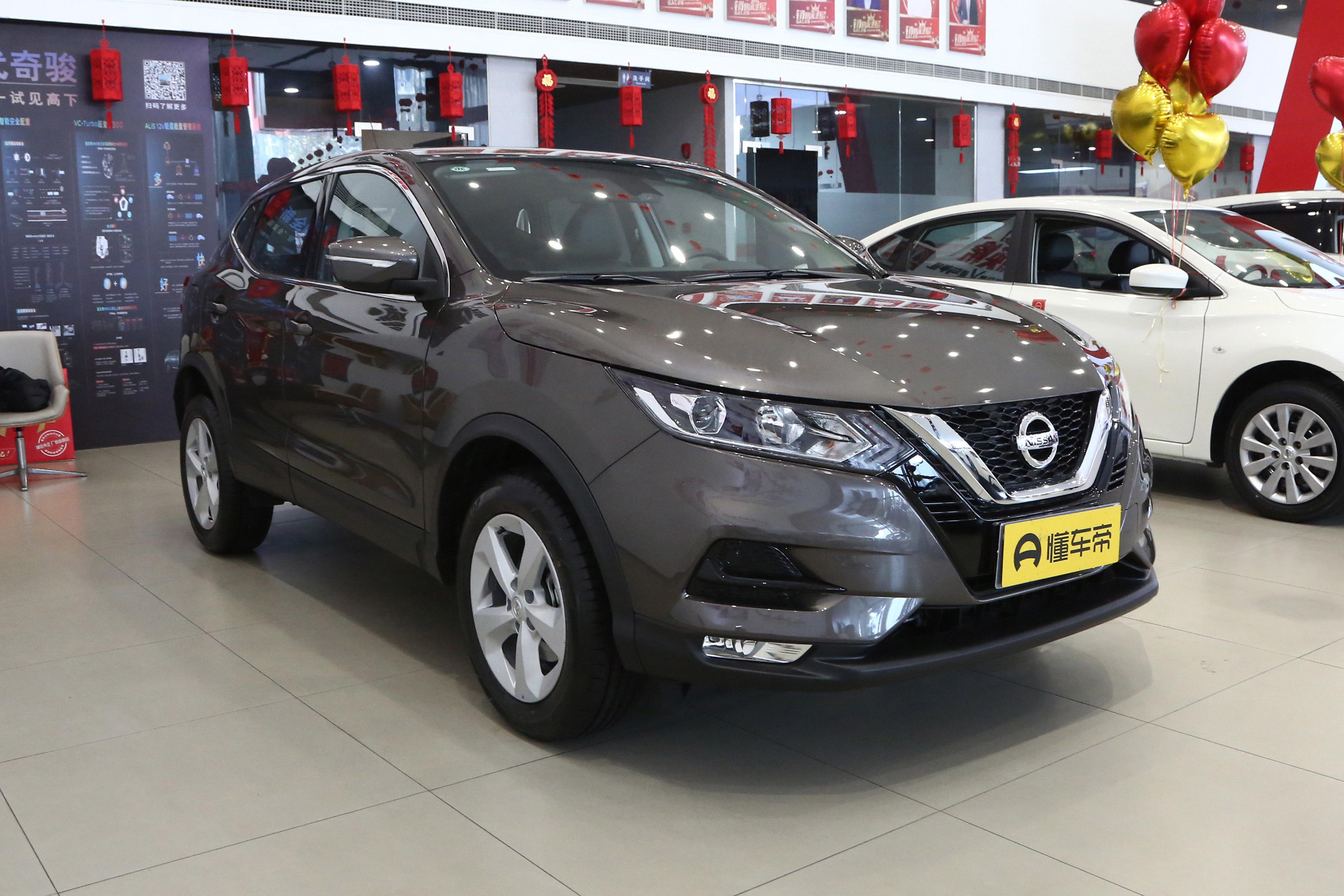 实拍日产逍客入门版:售15.49万,配人体工学座椅,家用买它值吗