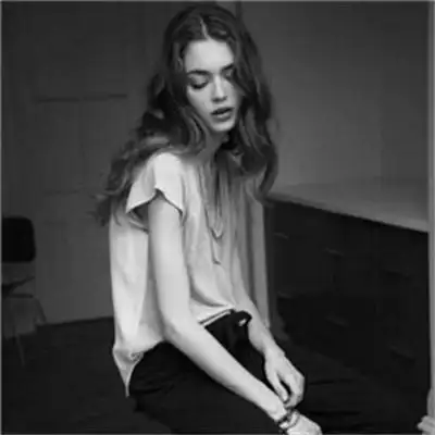 悲伤黑白女生qq头像 欧美范高冷女生图片_女生头像_美头网