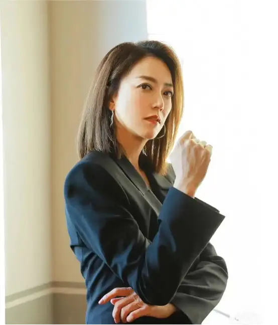 谢霆锋背后的女人,因酷似王菲而频频传出绯闻,人气堪比一线女星