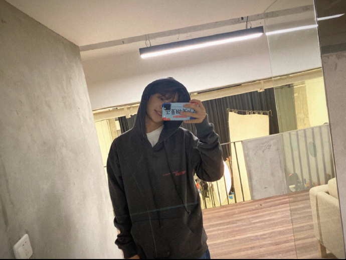 黄明昊##佟丽娅黄明昊新片定档