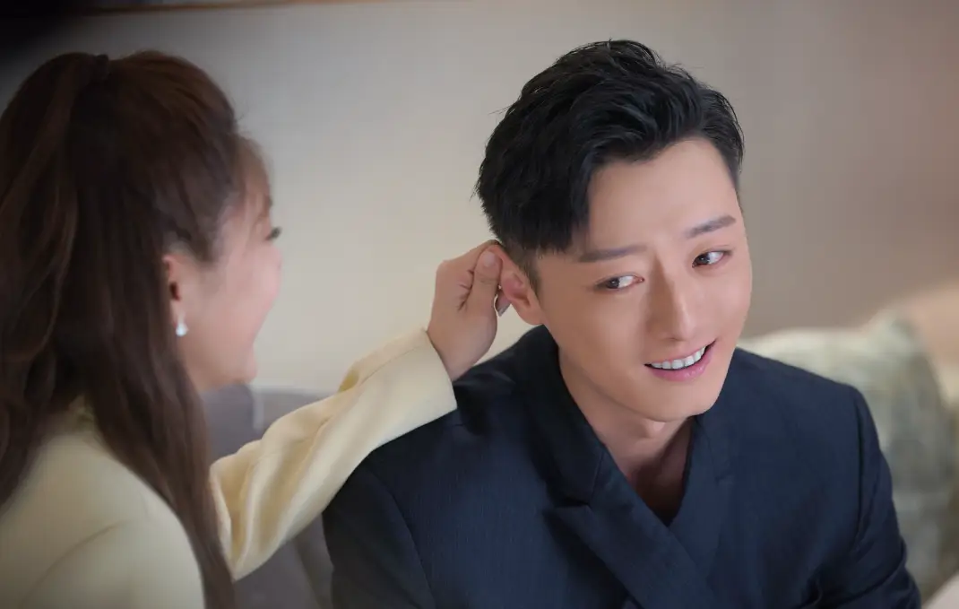 苏小玎:影视剧中的"斯文败类",靠霸气走姿走红_董璇_高启_乔振宇